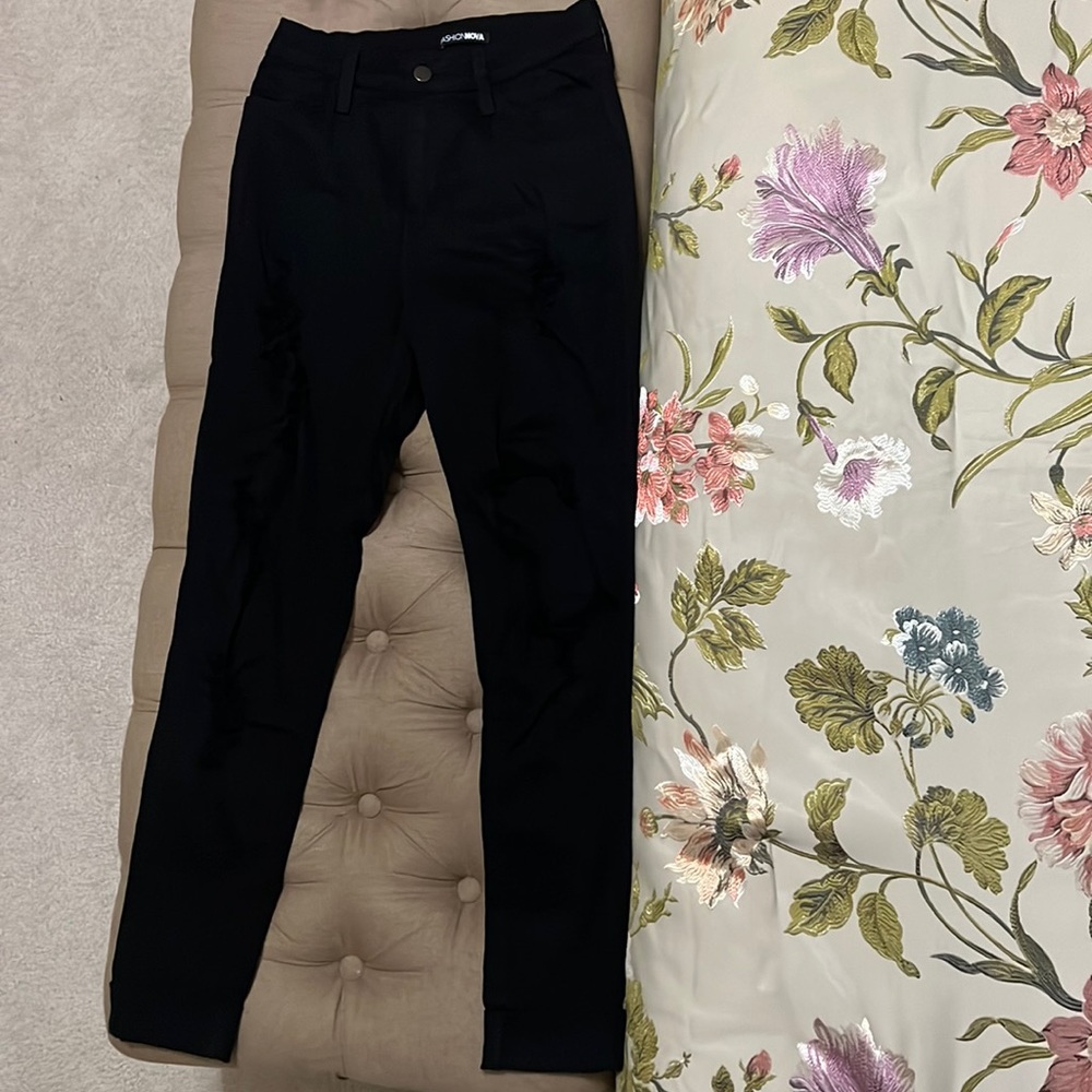 Fashion Nova Black Distressed Skinny Jeans
